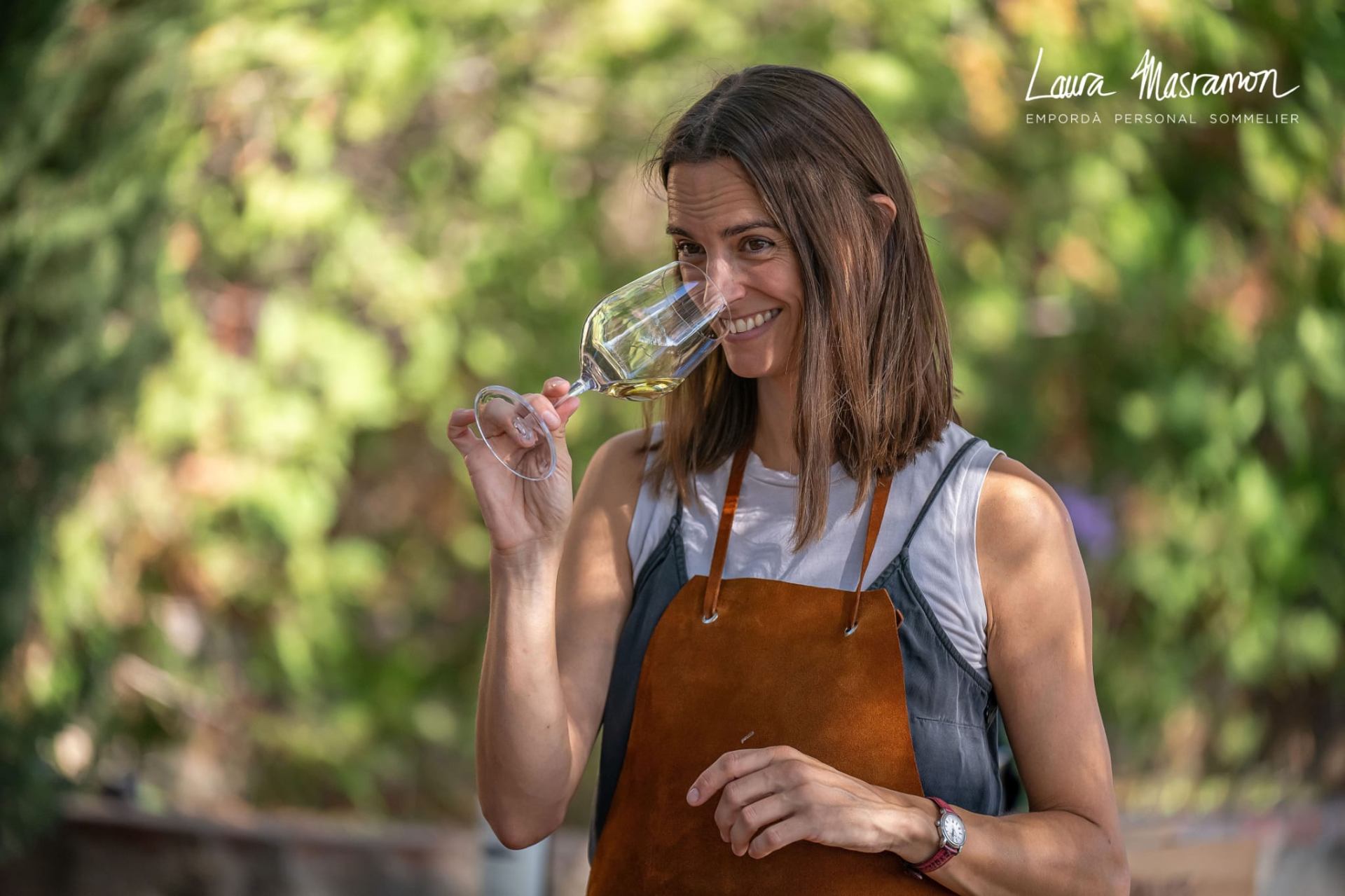 Laura Masramon, sommelier, durant un tast de vins a El Riad de l'Empordà